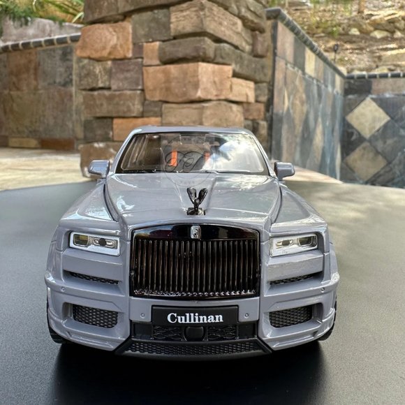 1:20 scale Rolls-Royce CULLINAN DIECAST WITH HEADLIGHT & Diecast - Picture 3 of 8
